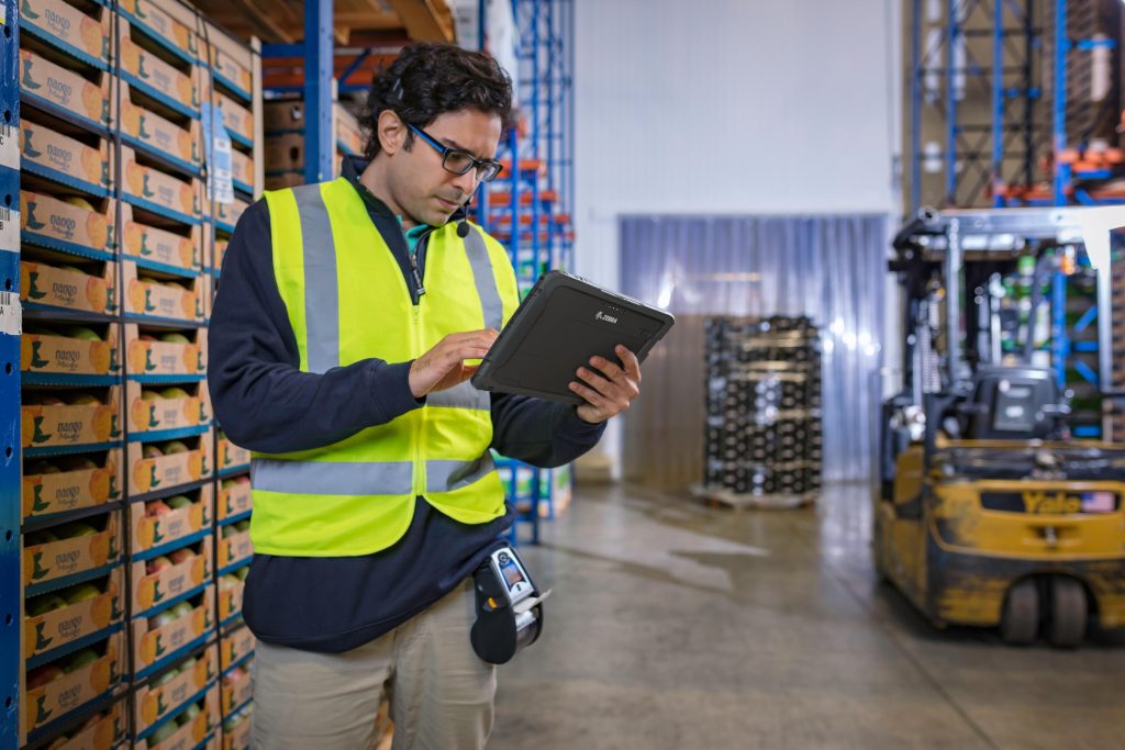 warehouse tablet deployment using device as a service model